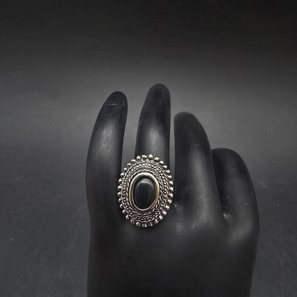 Vintage Black Cabochon Silver Tone Oval Ring Size 6.25 Adjustable - Picture 10 of 10